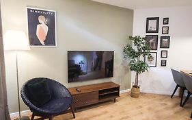 Modern & Spacious City Centre Apartment For Long Stay
